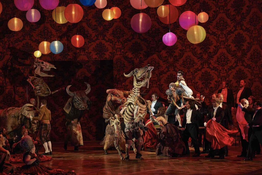 La TRaviata full cast and balloons on stage